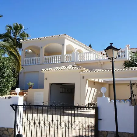 Melodie Delfin Denia